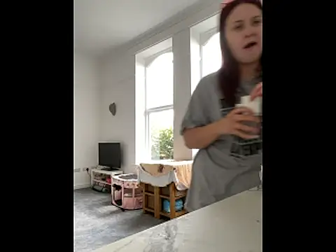 RoseMaee online show from October 28, 2025, 11:25 am