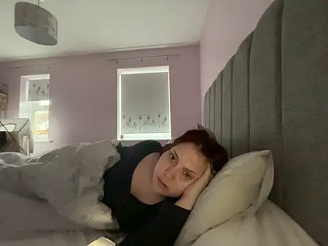 RoseMaee online show from November 11, 2025, 8:14 am