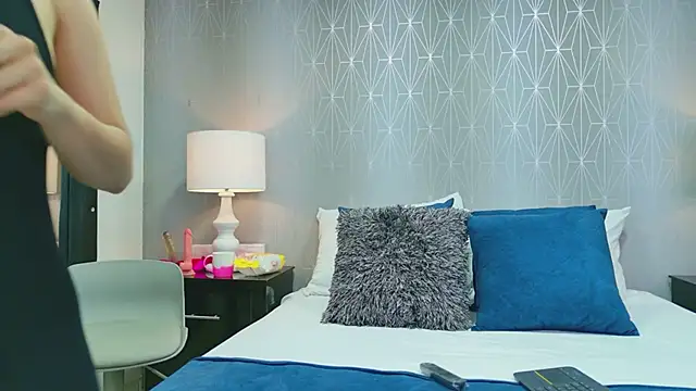 ZoeWilliis online show from April 19, 2026, 11:42 am