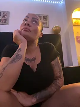 sugarsweetie8000 online show from November 10, 2025, 6:51 pm