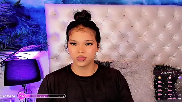 Valeria Swett  online show from April 13, 2026, 8:14 pm