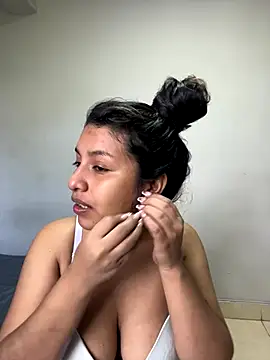  Chloe Smith online show from December 15, 2025, 2:10 pm