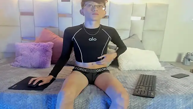 AndyMiller96 online show from September 18, 2025, 11:12 am