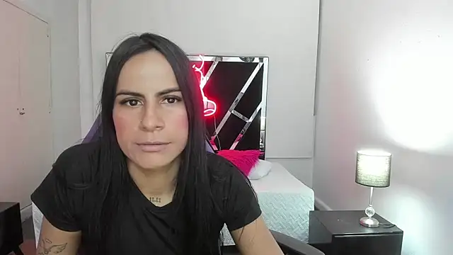 charlotthe ee online show from September 22, 2025, 6:43 pm