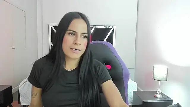 charlotthe ee online show from September 25, 2025, 7:17 pm