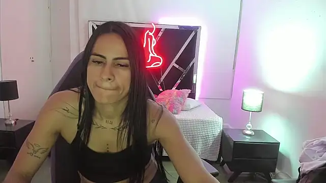 charlotthe ee online show from October 23, 2025, 6:28 pm