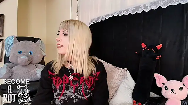 Snapshot of IvyBelle_ chatting on May 12, 2026, 11:18 am IvyBelle online show from May 12, 2026, 11:18 am