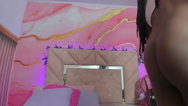 Taylor oriana  online show from November 8, 2025, 10:59 am