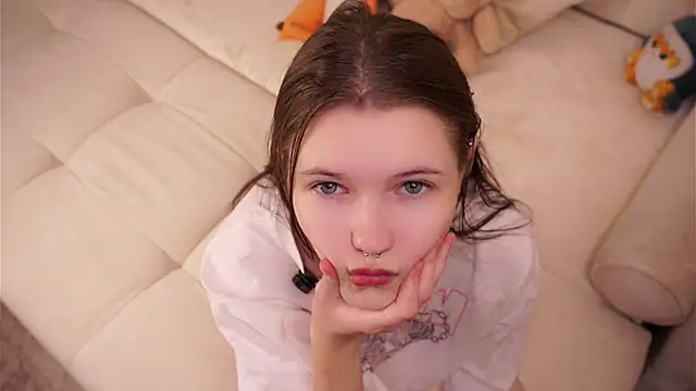 LynHillaire online show from October 2, 2025, 11:06 am