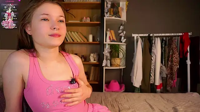 LynHillaire online show from December 5, 2025, 11:08 am