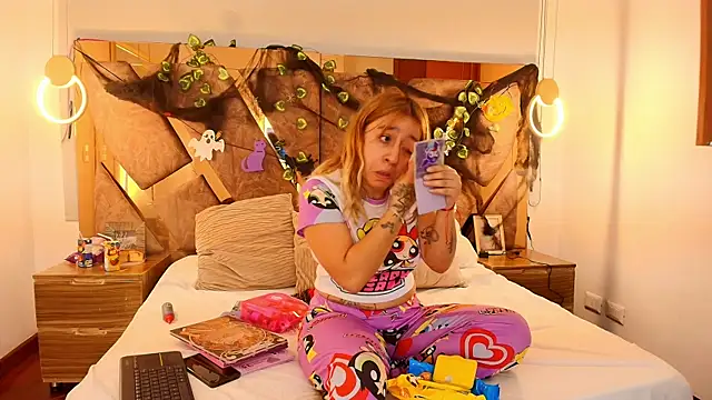 genessis  david online show from October 12, 2025, 4:44 am