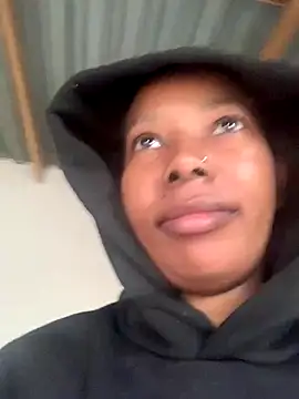 Snapshot of Pretty_Beauty chatting on November 3, 2025, 2:51 pm Pretty Beauty online show from November 3, 2025, 2:51 pm