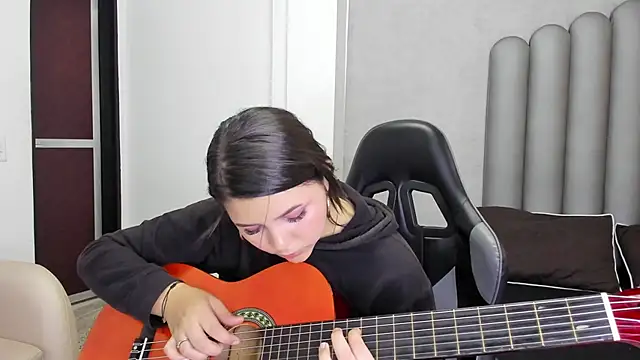 Charlotte-Star online show from December 5, 2025, 8:05 pm