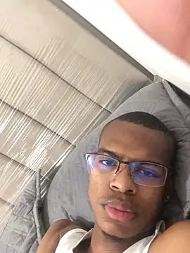 criss zuri online show from December 14, 2025, 11:48 am