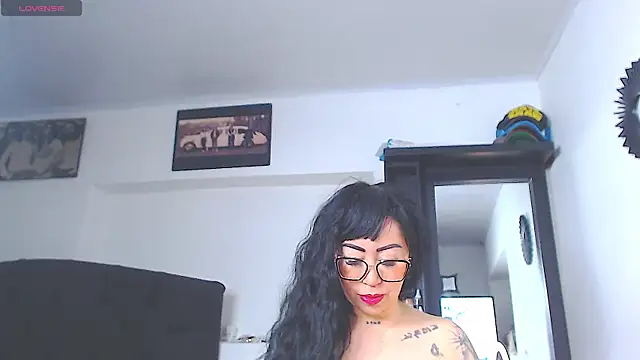 Snapshot of Vicky_hotmilf chatting on June 12, 2026, 8:35 am Vicky hotmilf online show from June 12, 2026, 8:35 am