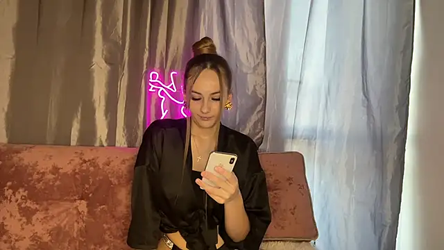 Snapshot of Hailey__juice chatting on September 17, 2025, 11:56 am Hailey juice online show from September 17, 2025, 11:56 am