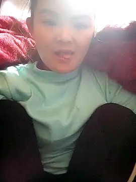 xinhxinhcute online show from November 30, 2025, 11:58 am