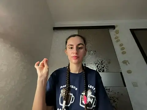 my Khaleesi online show from September 10, 2025, 11:43 am