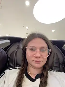 Snapshot of MiniVi chatting on September 14, 2025, 6:23 am MiniVi online show from September 14, 2025, 6:23 am