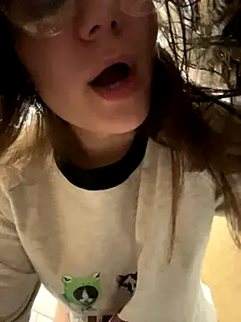 Snapshot of MiniVi chatting on September 19, 2025, 5:09 am MiniVi online show from September 19, 2025, 5:09 am