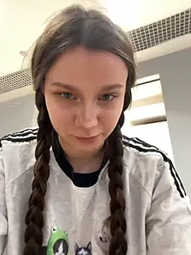 Snapshot of MiniVi chatting on September 24, 2025, 8:06 am MiniVi online show from September 24, 2025, 8:06 am