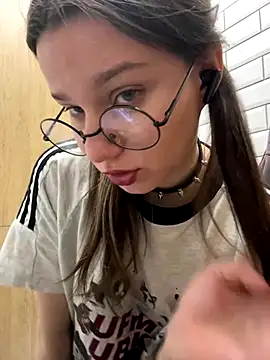 Snapshot of MiniVi chatting on September 29, 2025, 5:45 am MiniVi online show from September 29, 2025, 5:45 am