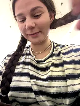 Snapshot of MiniVi chatting on October 2, 2025, 6:31 am MiniVi online show from October 2, 2025, 6:31 am