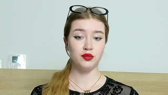 Rebecca Lace online show from September 15, 2025, 1:33 pm