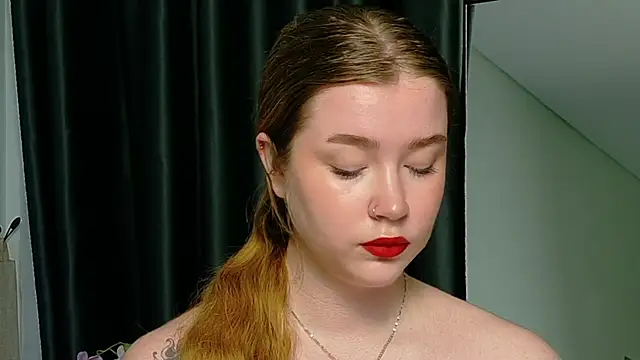 Rebecca Lace online show from October 23, 2025, 9:57 pm