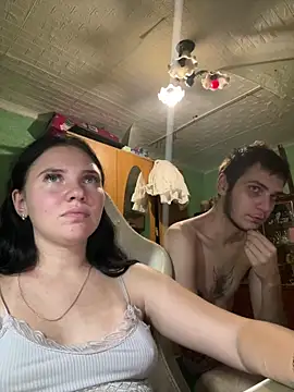 Snapshot of LoveKitty_loo chatting on September 10, 2025, 6:19 pm LoveKitty loo online show from September 10, 2025, 6:19 pm