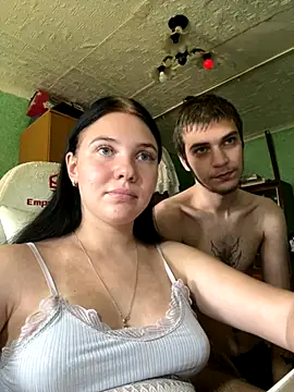 Snapshot of LoveKitty_loo chatting on September 19, 2025, 10:27 am LoveKitty loo online show from September 19, 2025, 10:27 am