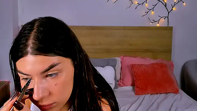 Snapshot of Bella_Davis_love chatting on October 11, 2025, 9:46 pm Bella Davis love online show from October 11, 2025, 9:46 pm