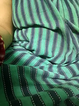Snapshot of desi_boudi87 chatting on April 22, 2026, 5:03 pm desi boudi87 online show from April 22, 2026, 5:03 pm