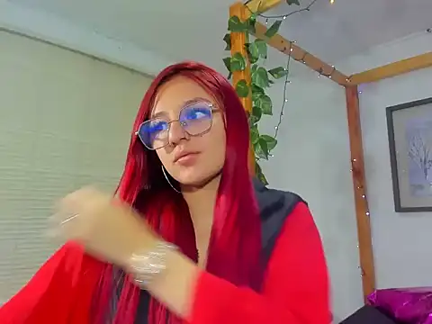 Vaiiolett  online show from November 26, 2025, 12:28 pm