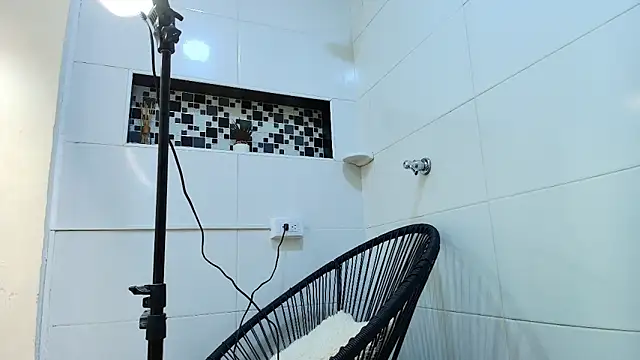 keila hott20 online show from October 9, 2025, 12:03 pm