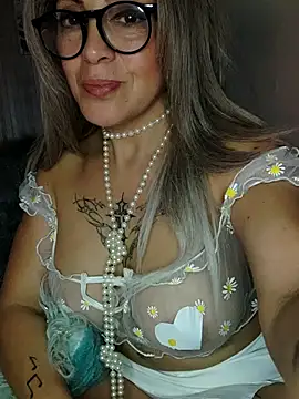 Snapshot of Gatithaaa chatting on October 2, 2025, 1:56 am Gatithaaa online show from October 2, 2025, 1:56 am