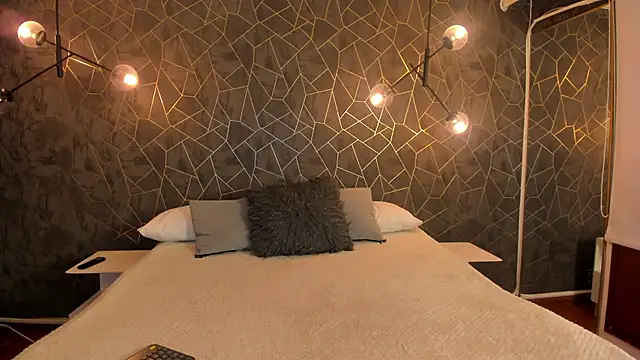 jazlin angels online show from October 9, 2025, 6:44 am