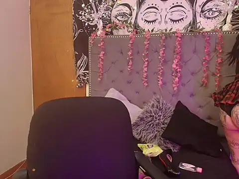 DakotaDmne1 online show from September 19, 2025, 2:13 am