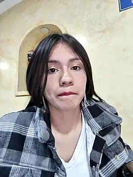 CHARLOTTE  05 online show from September 27, 2025, 2:11 pm