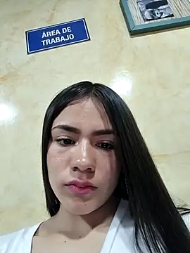 CHARLOTTE  05 online show from October 16, 2025, 1:23 pm