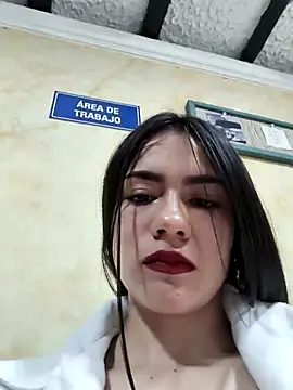 CHARLOTTE  05 online show from October 17, 2025, 1:14 pm