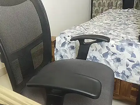 Dark choclate99 online show from October 27, 2025, 1:37 pm