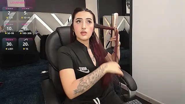 Miia bunny online show from November 4, 2025, 9:25 pm