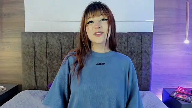 lilly blear  online show from October 9, 2025, 3:37 am