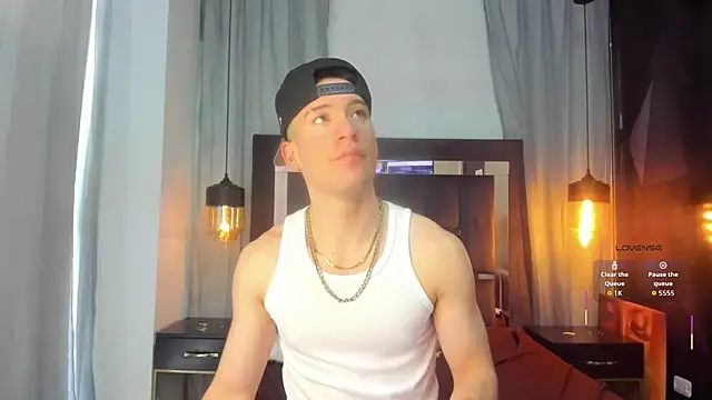 HunterHeat  online show from December 14, 2025, 6:01 pm