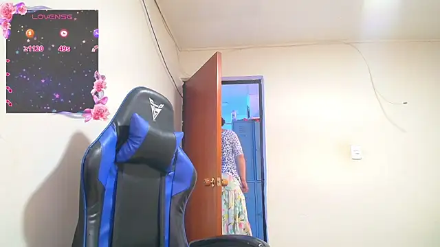 Miss Oriana online show from December 2, 2025, 5:08 pm