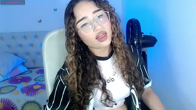 sasha 17  online show from September 15, 2025, 3:23 pm
