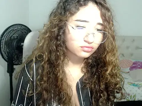 sasha 17  online show from October 7, 2025, 8:33 am