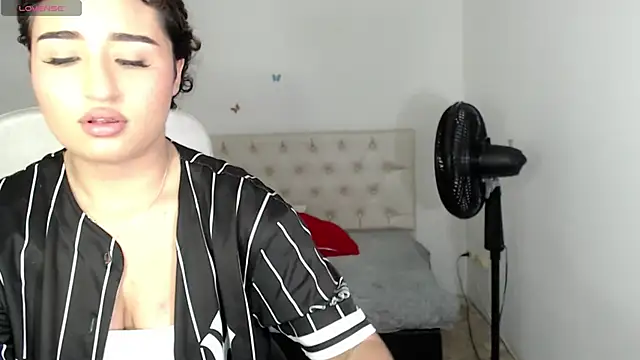 sasha 17  online show from November 4, 2025, 4:28 pm