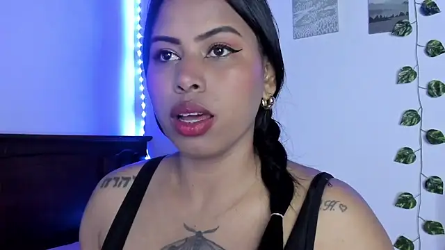 Snapshot of Michluxe_69 chatting on October 2, 2025, 1:45 am Michluxe 69 online show from October 2, 2025, 1:45 am